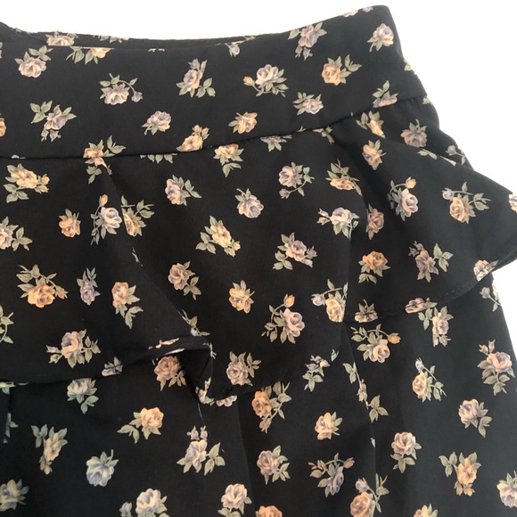 Papaya Flirty Floral Flowy Shorts - Picture 6 of 7